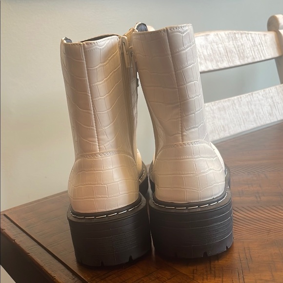 True Craft White Combat Boots - Picture 3 of 4